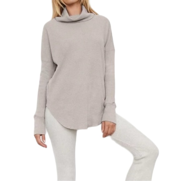 Aritzia Tops - Aritzia Babaton Waffle Knit Thermal Cowl Grey Sweater